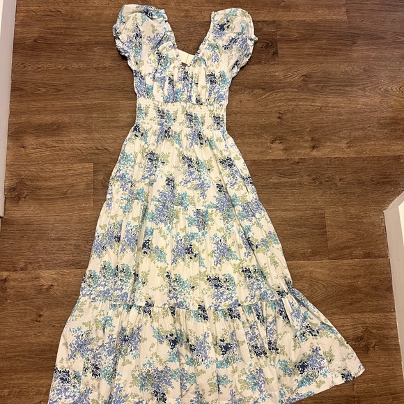 NWT Abercrombie Cap Sleeve Smocked Waist Floral Midi Dress White Floral - Small - Picture 8 of 8